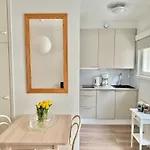 Just Renovated Stylish Nordic By Tram Stop Apartamento