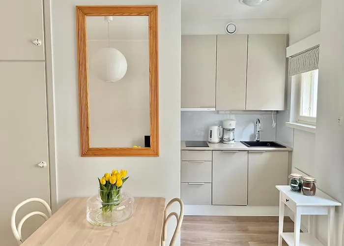 Just Renovated Stylish Nordic By Tram Stop شقة